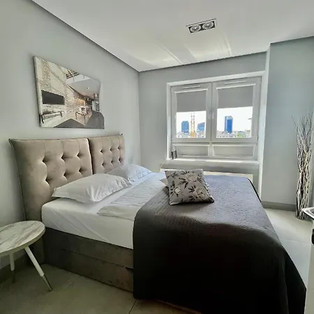 Platinum Towers Hotel apartamentowy Warszawa