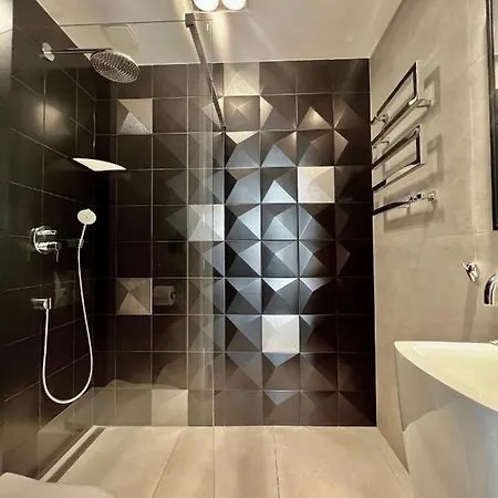 מלון דירות Platinum Towers 4*